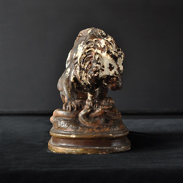 蛇を踏みつけるライオンのブロンズ像 - 美術品