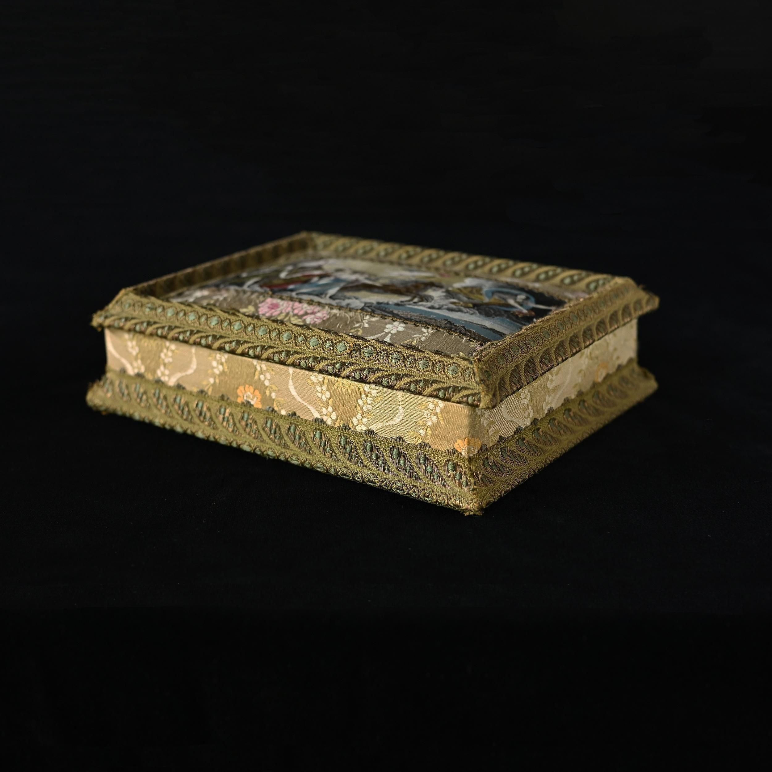 ガラスが素敵なジュエリーボックス（8x5.5cm） フランス
