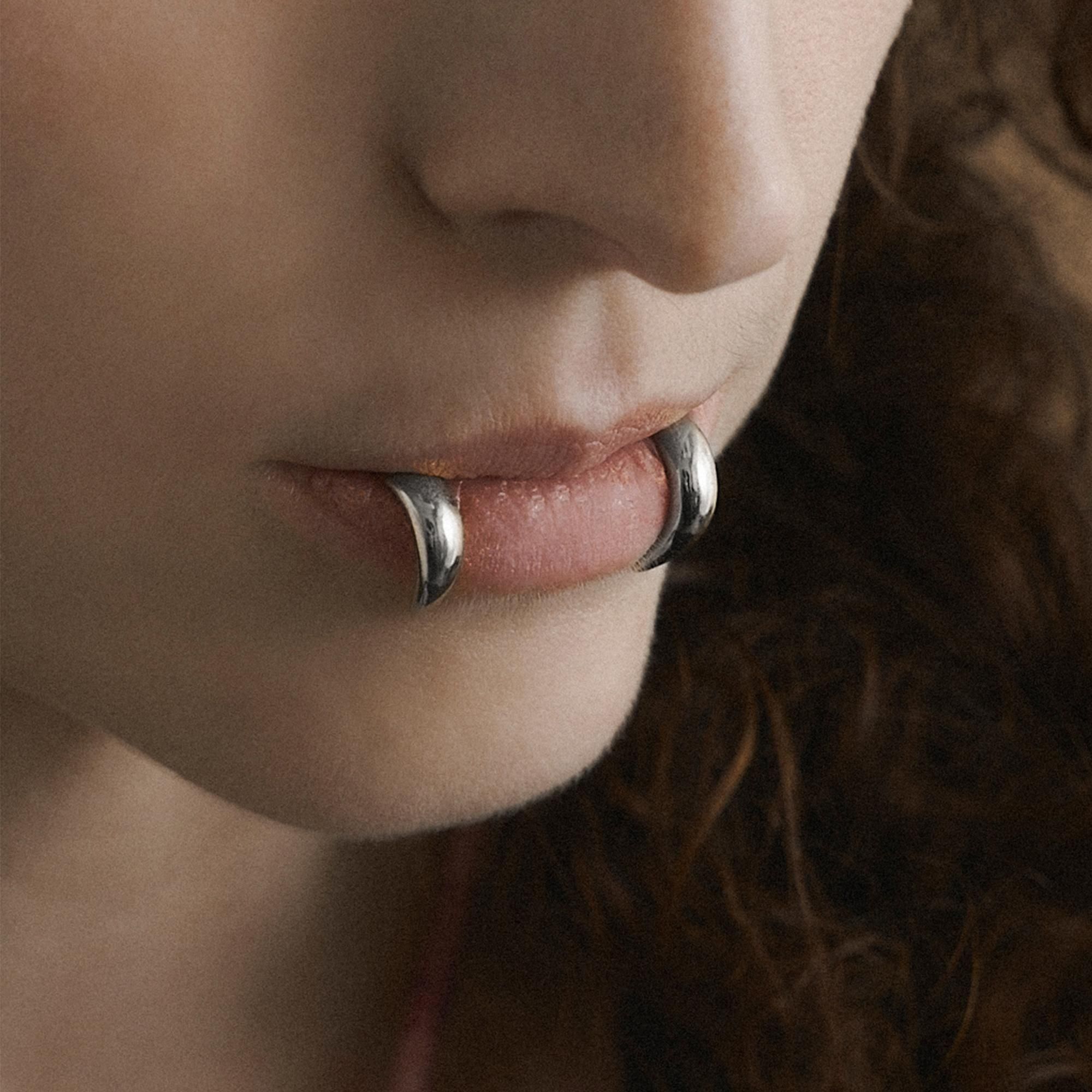 "eimiess" Lip ring��Fangs Silver