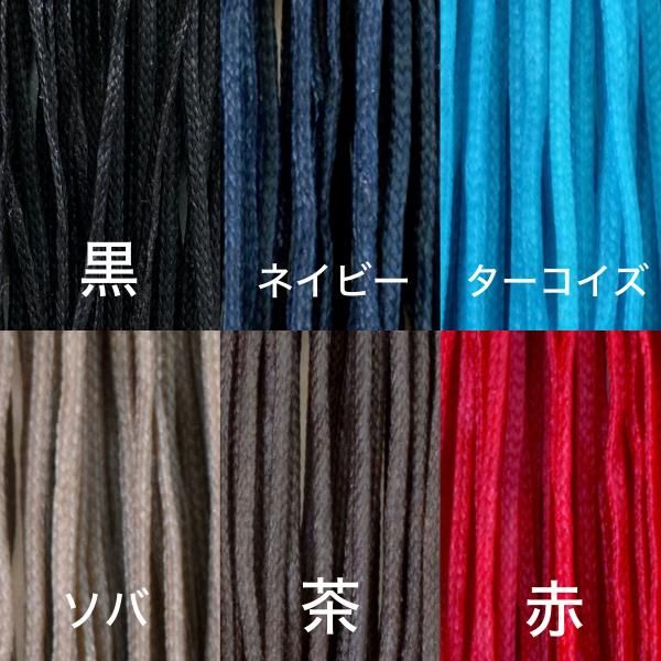 ボタンフックの紐タイプブレスレット、ビーズが連なるブレス