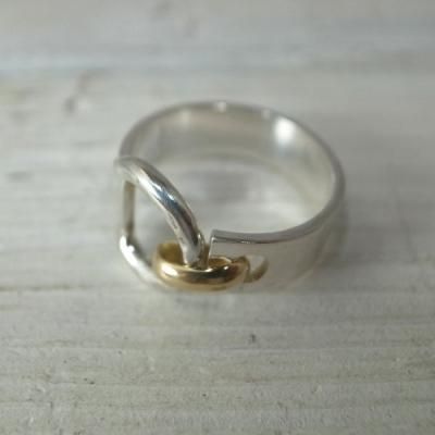 【50％OFF】 ゴールドとシルバーのコンビリング,刻印,文字入れ,名入れ,渋谷 アクセサリー