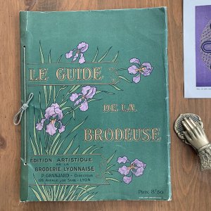<img class='new_mark_img1' src='https://img.shop-pro.jp/img/new/icons12.gif' style='border:none;display:inline;margin:0px;padding:0px;width:auto;' />Le Guide de la Brodeuse 