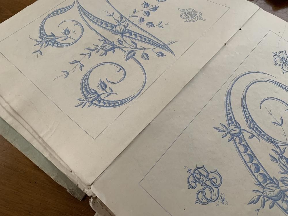 Amazon | フランス図案集モノグラム型紙刺繍裁縫手芸洋書/本