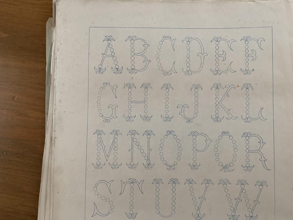 Amazon | フランス図案集モノグラム型紙刺繍裁縫手芸洋書/本