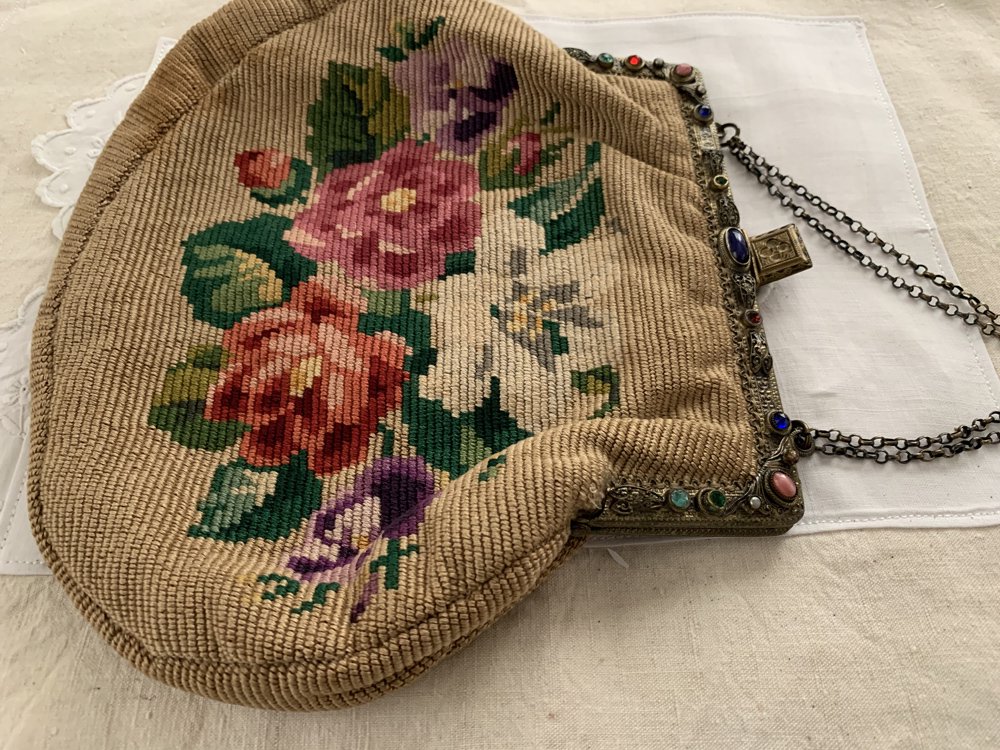 プチポワン刺繍のハンドバッグ