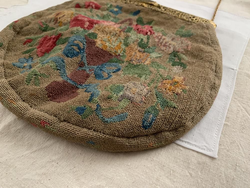格安販売中 プチポワン刺繍のハンドバッグ 花かご 絵画
