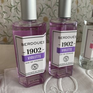 <img class='new_mark_img1' src='https://img.shop-pro.jp/img/new/icons14.gif' style='border:none;display:inline;margin:0px;padding:0px;width:auto;' />Berdoues eau de cologneviolet/rose/blanc