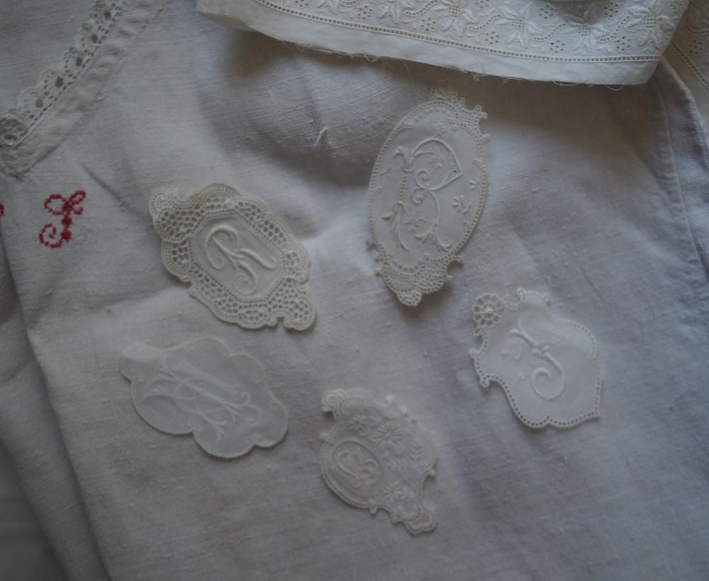 ☆専用☆ アンティーク 100枚イニシャル 刺繍 パーツ