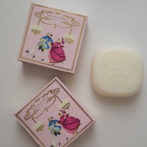 Savon parfumee Versailles -violette