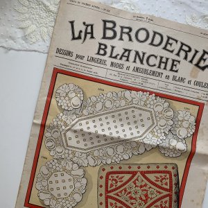 <img class='new_mark_img1' src='https://img.shop-pro.jp/img/new/icons1.gif' style='border:none;display:inline;margin:0px;padding:0px;width:auto;' />La Broderie Branche1928C