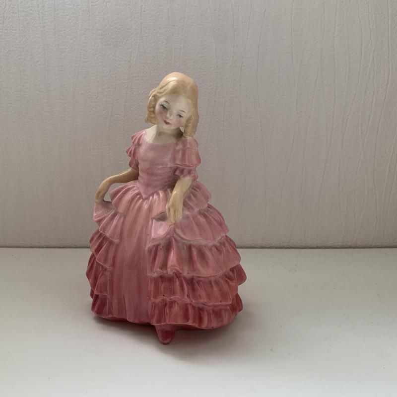 ロイヤルドルトンのフィギュリンRose