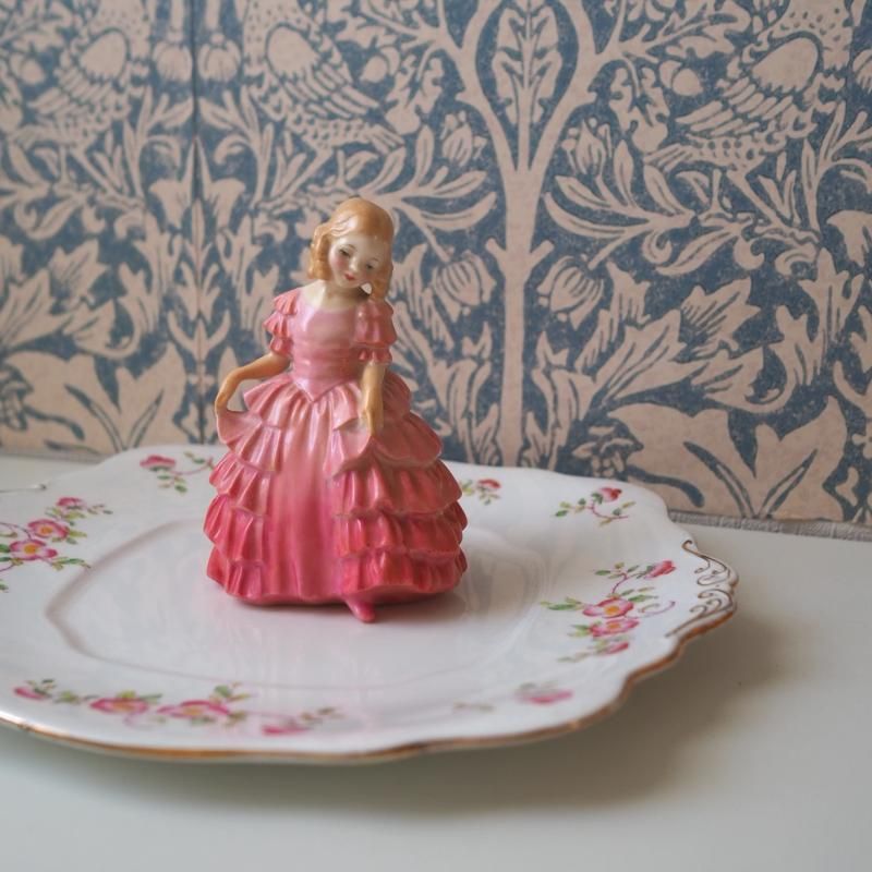 ロイヤルドルトンのフィギュリンRose