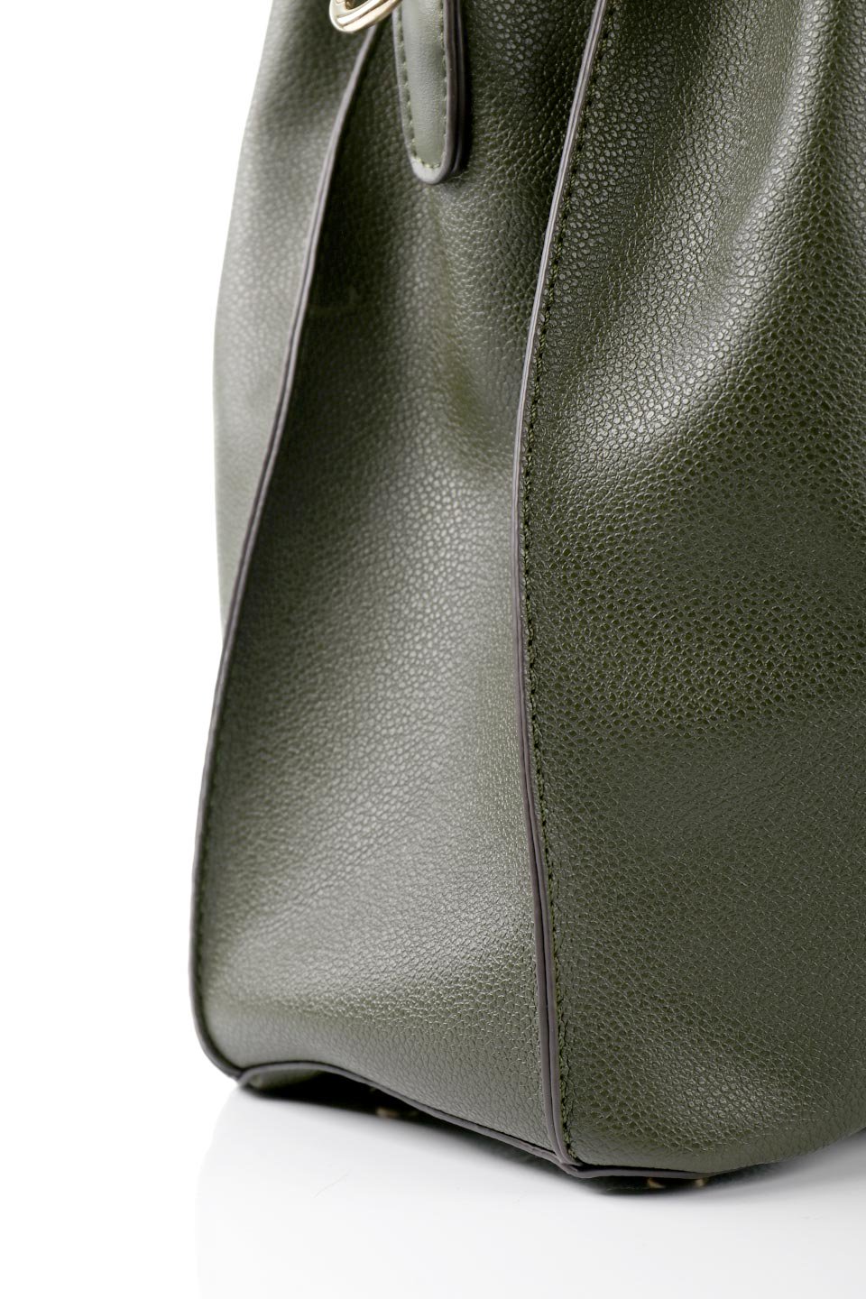 meliebiancoのAlma(Olive)スムースレザー・ハンドバッグ/海外ファッション好きにオススメのインポートバッグとかばん、MelieBianco（メリービアンコ）のバッグやハンドバッグ。手頃な大きさのビーガンレザー・ハンドバッグ。豊富なポケットで使いやすさ＆収納力は抜群のバッグです。/main-12