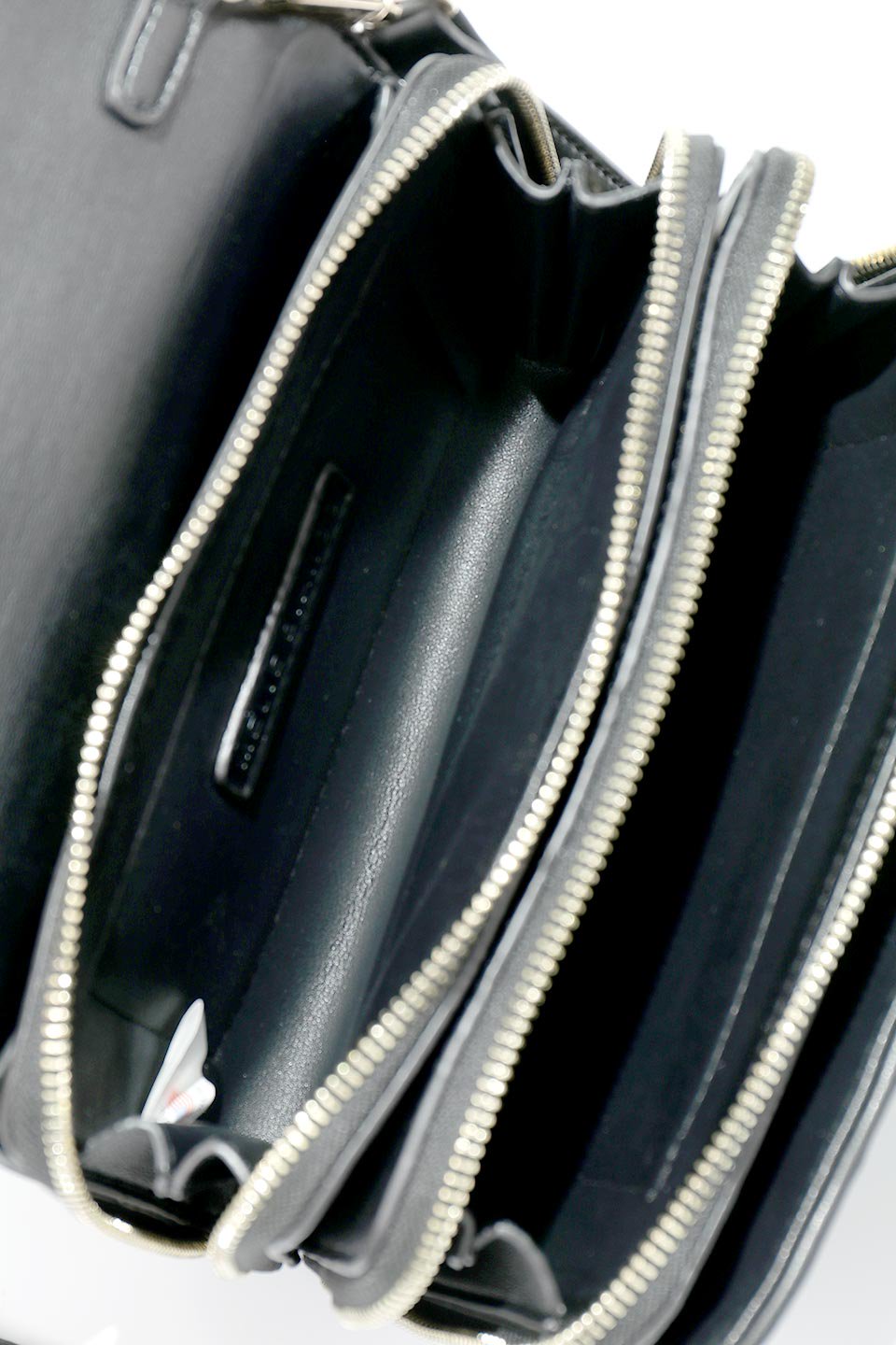 meliebiancoのGiselle(Black)ブレイドキルティング・ミニショルダーバッグ/海外ファッション好きにオススメのインポートバッグとかばん、MelieBianco（メリービアンコ）のバッグやショルダーバッグ。編み込み状のキルティングレザーが美しいショルダーバッグ。ソフトで滑らかなビーガンレザーのキルティングはしっとりと最高の手触り。/main-13