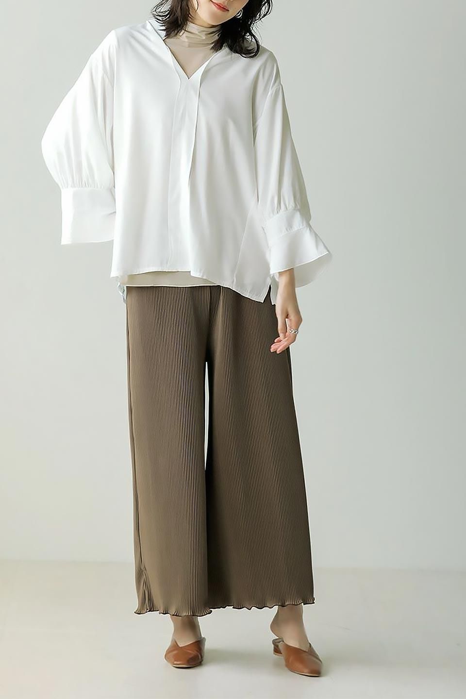 Frill Sleeve Slit Neck Blouse 袖フリル・キーネックブラウス Frill Sleeve Slit Neck Blouse 袖フリル・キーネックブラウス