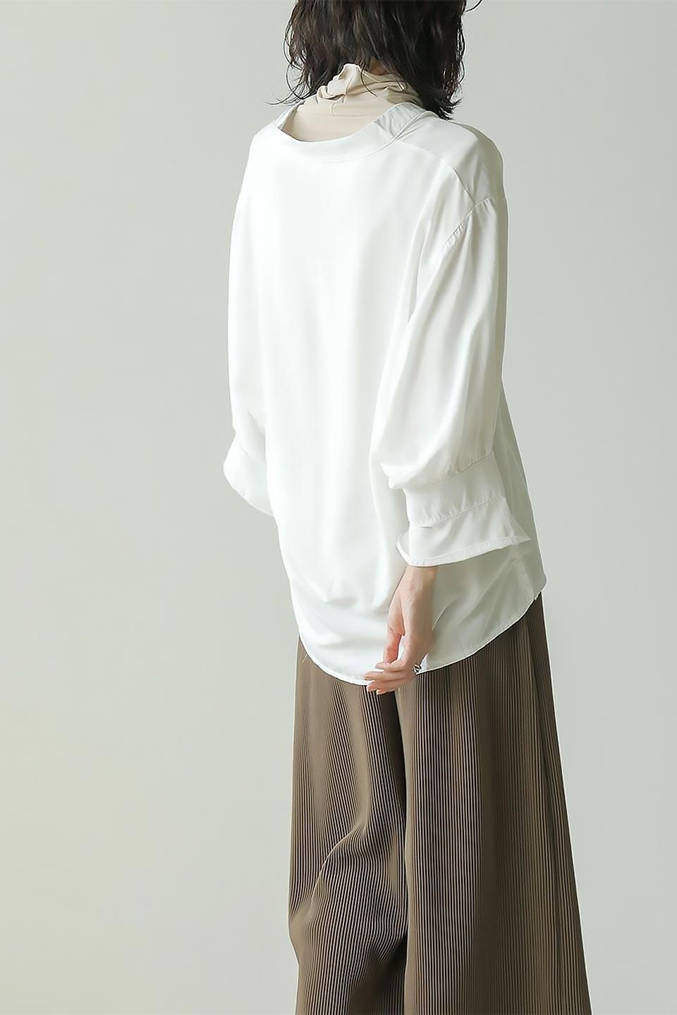 Frill Sleeve Slit Neck Blouse 袖フリル・キーネックブラウス Frill Sleeve Slit Neck Blouse 袖フリル・キーネックブラウス