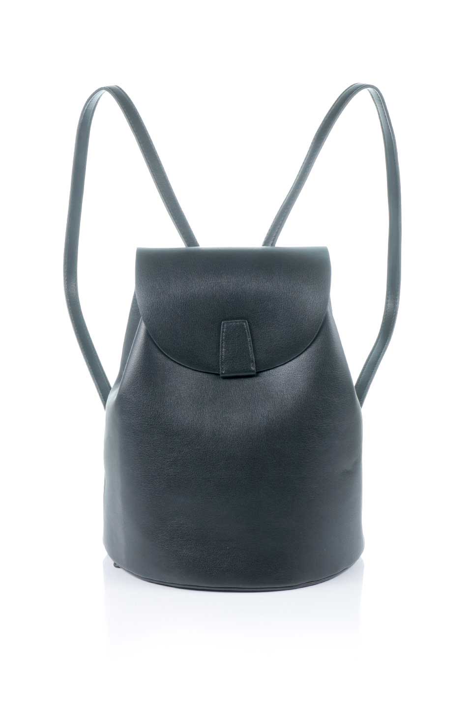meliebiancoのAubrey(Black)ビーガンレザー・ミニリュック/海外ファッション好きにオススメのインポートバッグとかばん、MelieBianco（メリービアンコ）のバッグやその他。使いやすい程よい大きさのシンプルリュック。なめらかな高級ビーガンレザーを使用したシンプルデザインのアイテム。