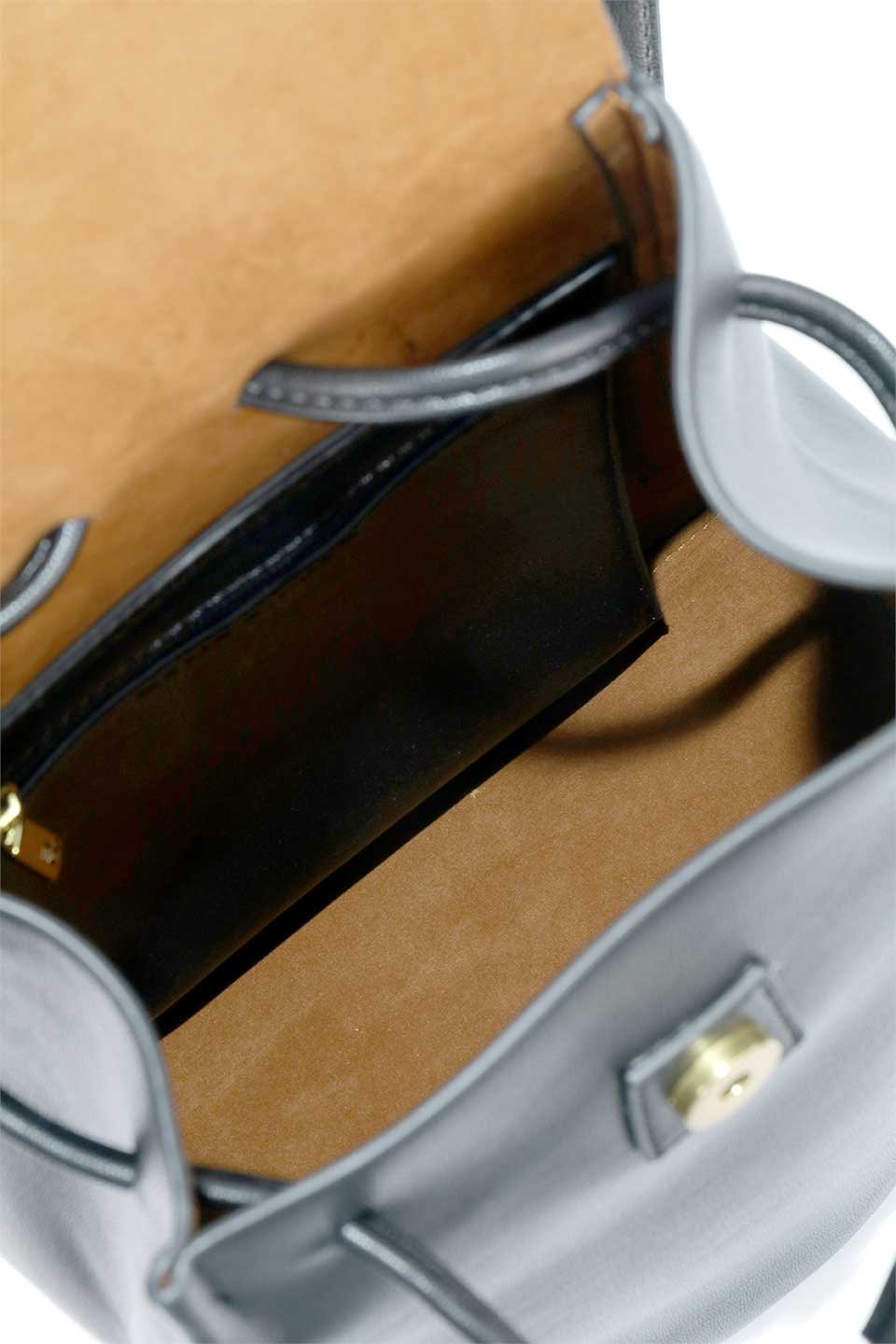 meliebiancoのAubrey(Black)ビーガンレザー・ミニリュック/海外ファッション好きにオススメのインポートバッグとかばん、MelieBianco（メリービアンコ）のバッグやその他。使いやすい程よい大きさのシンプルリュック。なめらかな高級ビーガンレザーを使用したシンプルデザインのアイテム。/thumb-11