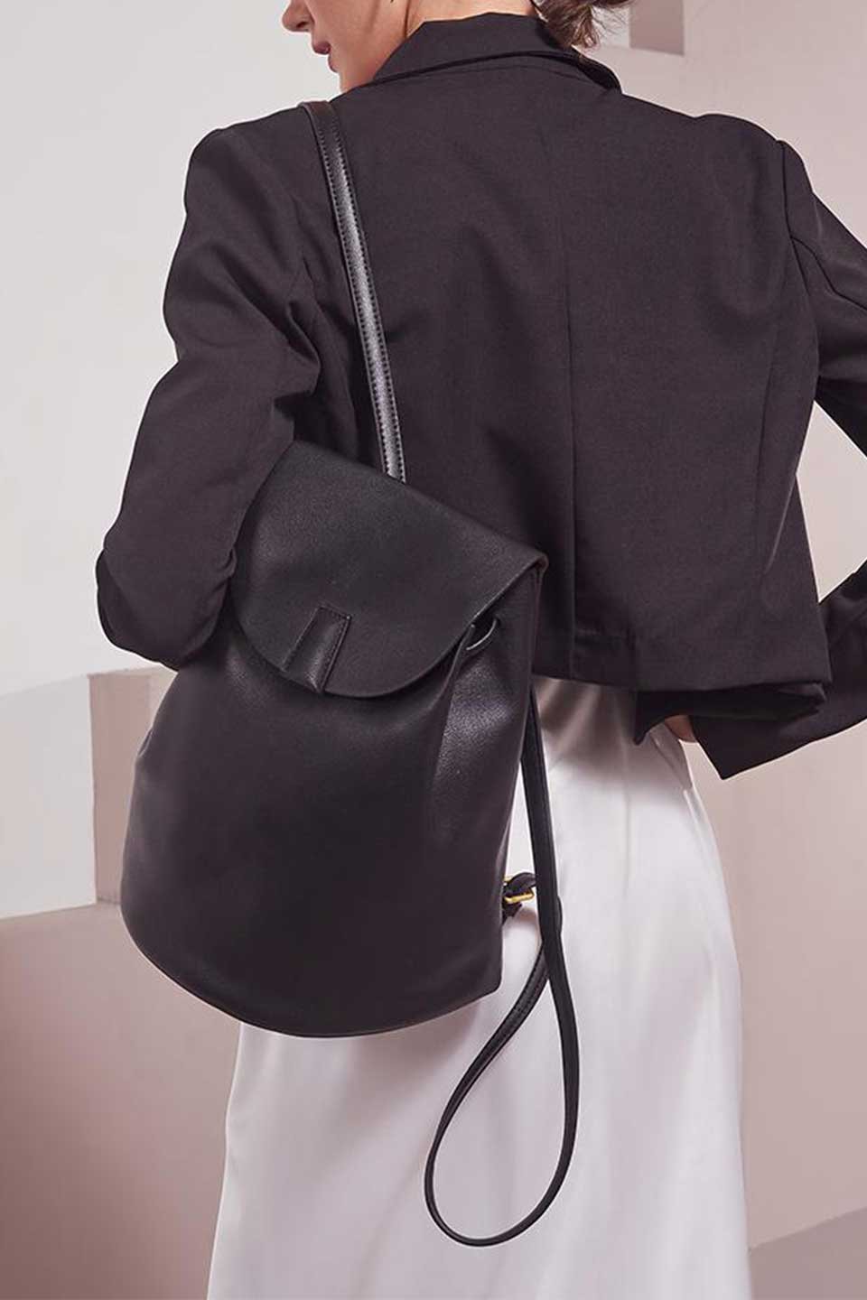 meliebiancoのAubrey(Black)ビーガンレザー・ミニリュック/海外ファッション好きにオススメのインポートバッグとかばん、MelieBianco（メリービアンコ）のバッグやその他。使いやすい程よい大きさのシンプルリュック。なめらかな高級ビーガンレザーを使用したシンプルデザインのアイテム。/thumb-15