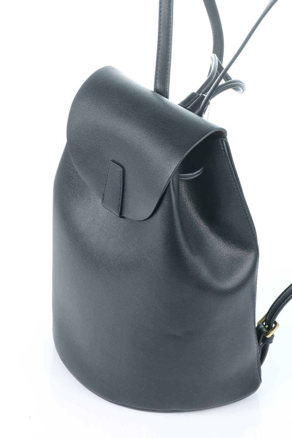 meliebiancoのAubrey(Black)ビーガンレザー・ミニリュック/海外ファッション好きにオススメのインポートバッグとかばん、MelieBianco（メリービアンコ）のバッグやその他。使いやすい程よい大きさのシンプルリュック。なめらかな高級ビーガンレザーを使用したシンプルデザインのアイテム。/main-5