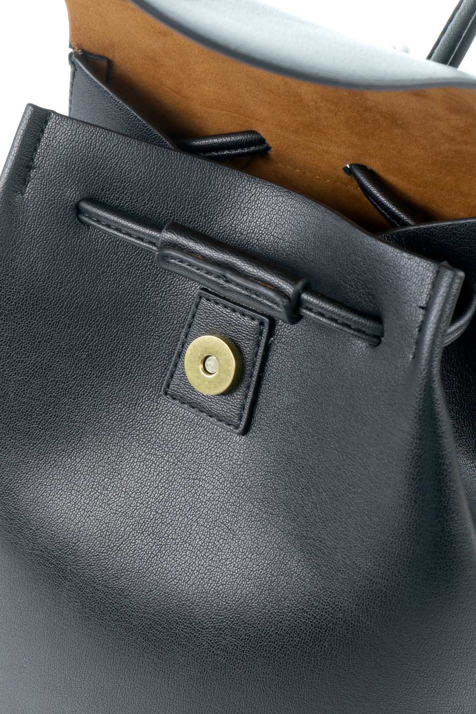 meliebiancoのAubrey(Black)ビーガンレザー・ミニリュック/海外ファッション好きにオススメのインポートバッグとかばん、MelieBianco（メリービアンコ）のバッグやその他。使いやすい程よい大きさのシンプルリュック。なめらかな高級ビーガンレザーを使用したシンプルデザインのアイテム。/main-9