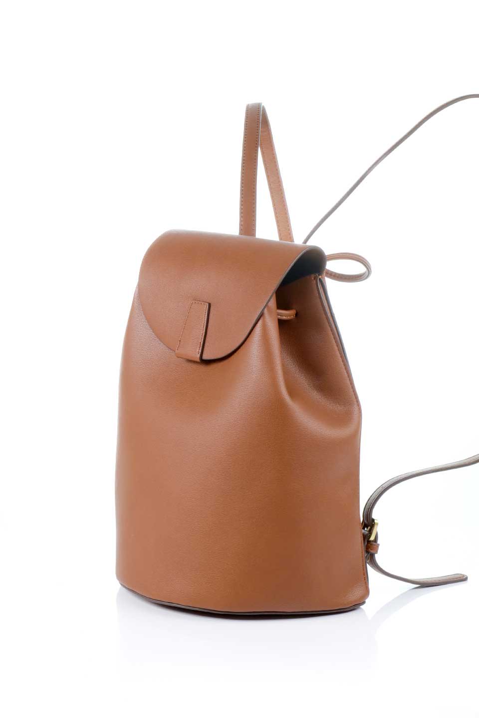 meliebiancoのAubrey(Saddle)ビーガンレザー・ミニリュック/海外ファッション好きにオススメのインポートバッグとかばん、MelieBianco（メリービアンコ）のバッグやその他。使いやすい程よい大きさのシンプルリュック。なめらかな高級ビーガンレザーを使用したシンプルデザインのアイテム。/thumb-1