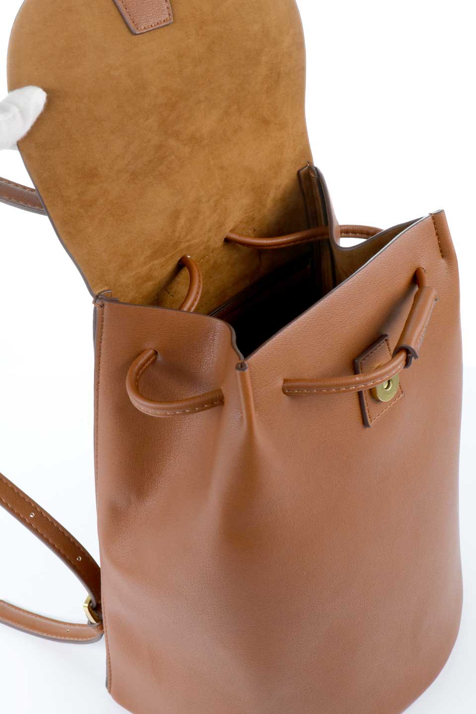 meliebiancoのAubrey(Saddle)ビーガンレザー・ミニリュック/海外ファッション好きにオススメのインポートバッグとかばん、MelieBianco（メリービアンコ）のバッグやその他。使いやすい程よい大きさのシンプルリュック。なめらかな高級ビーガンレザーを使用したシンプルデザインのアイテム。/main-9