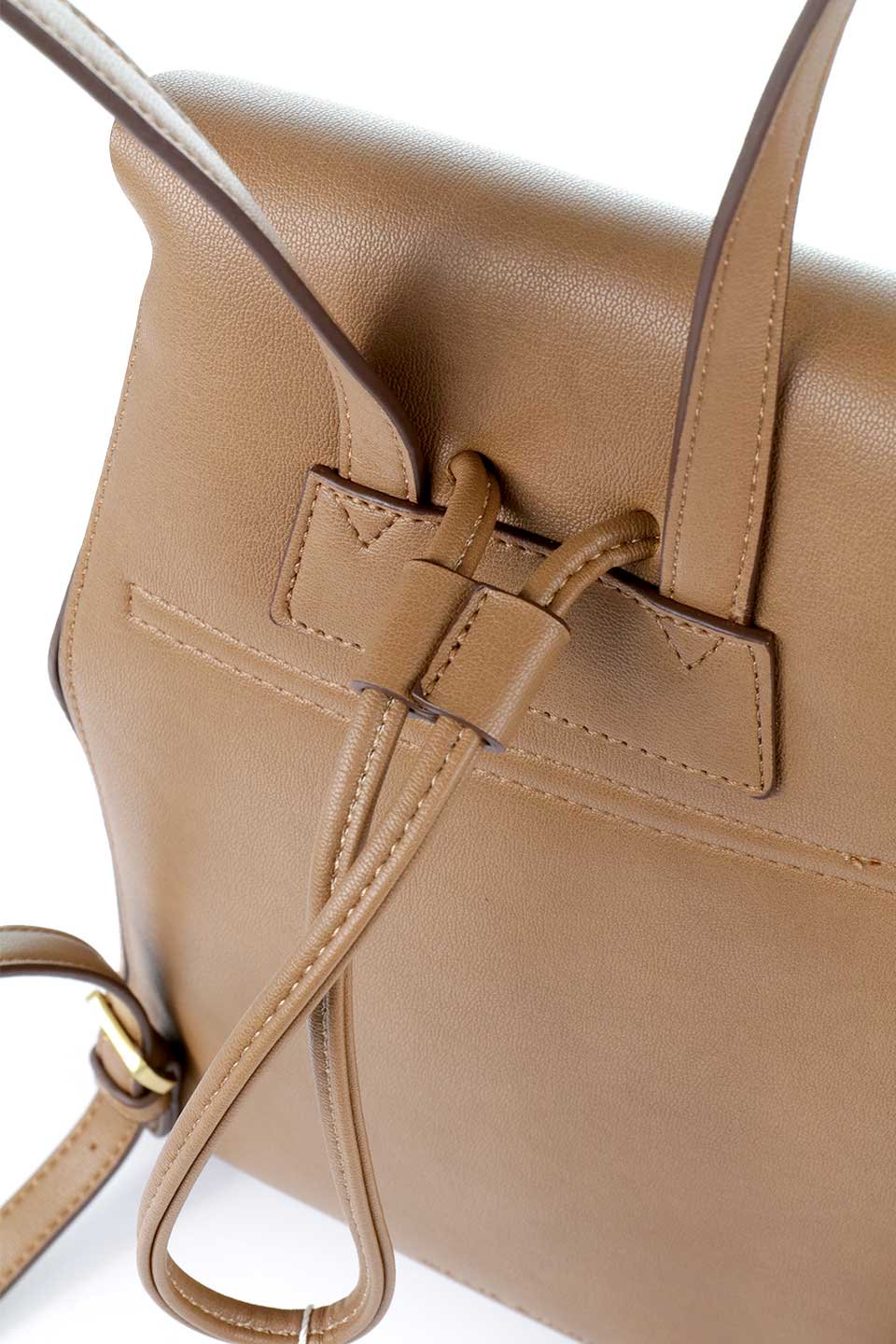 meliebiancoのAubrey(Mocha)ビーガンレザー・ミニリュック/海外ファッション好きにオススメのインポートバッグとかばん、MelieBianco（メリービアンコ）のバッグやその他。使いやすい程よい大きさのシンプルリュック。なめらかな高級ビーガンレザーを使用したシンプルデザインのアイテム。/main-6