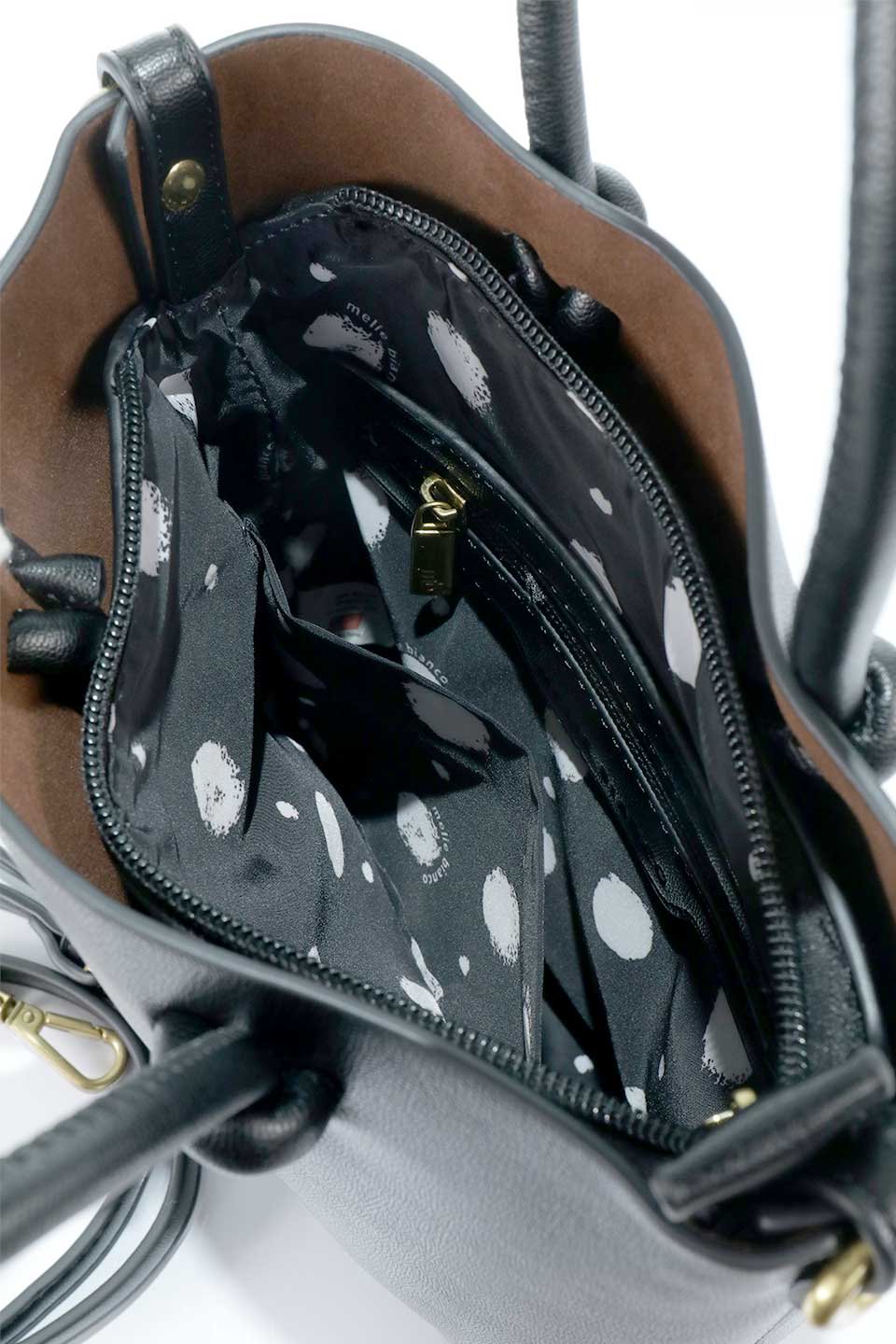 meliebiancoのBailey(Black)仕切り付き・２Ｗａｙミニトートバッグ/海外ファッション好きにオススメのインポートバッグとかばん、MelieBianco（メリービアンコ）のバッグやショルダーバッグ。仕切りやポケットが豊富で使いやすいミニトートバッグ。中央の仕切りの中にもポケットが付いています。/thumb-12
