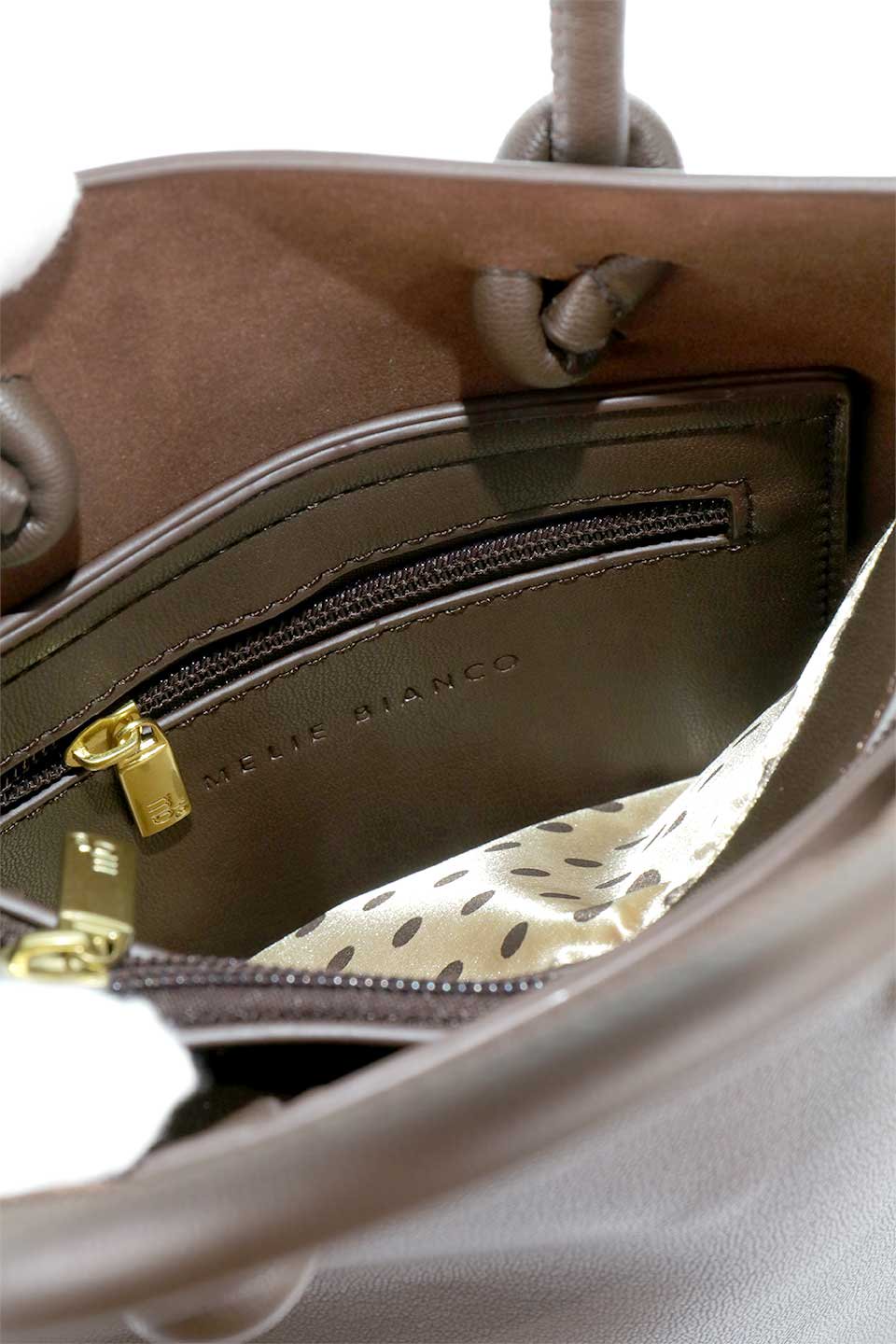 meliebiancoのBailey(Chocolate)仕切り付き・２Ｗａｙミニトートバッグ/海外ファッション好きにオススメのインポートバッグとかばん、MelieBianco（メリービアンコ）のバッグやショルダーバッグ。仕切りやポケットが豊富で使いやすいミニトートバッグ。中央の仕切りの中にもポケットが付いています。/main-10