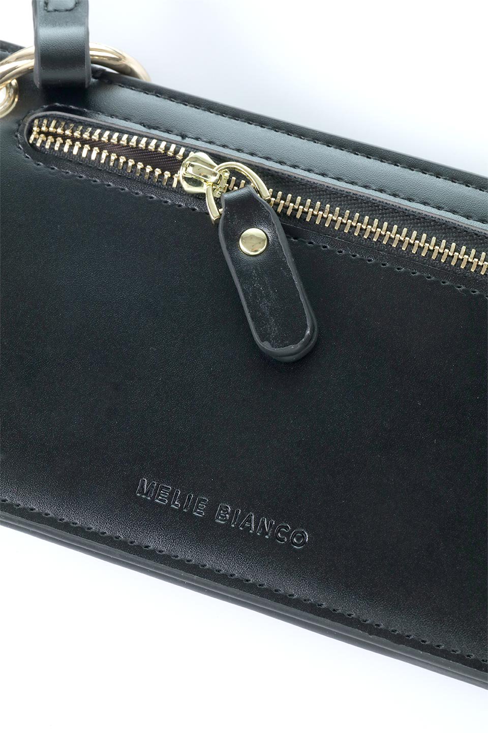 meliebiancoのTina(Black)財布機能付き・スマホショルダー/海外ファッション好きにオススメのインポートバッグとかばん、MelieBianco（メリービアンコ）のバッグやその他。斜め掛けが便利なお財布としても使えるスマホショルダー。iPhone13ProMaxまでの大きさのスマホに対応するケースに、ファスナー付きのコインポケットと10個のカードスロットがついています。/main-7