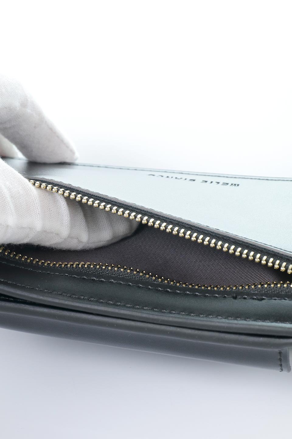 meliebiancoのTina(Black)財布機能付き・スマホショルダー/海外ファッション好きにオススメのインポートバッグとかばん、MelieBianco（メリービアンコ）のバッグやその他。斜め掛けが便利なお財布としても使えるスマホショルダー。iPhone13ProMaxまでの大きさのスマホに対応するケースに、ファスナー付きのコインポケットと10個のカードスロットがついています。/thumb-8