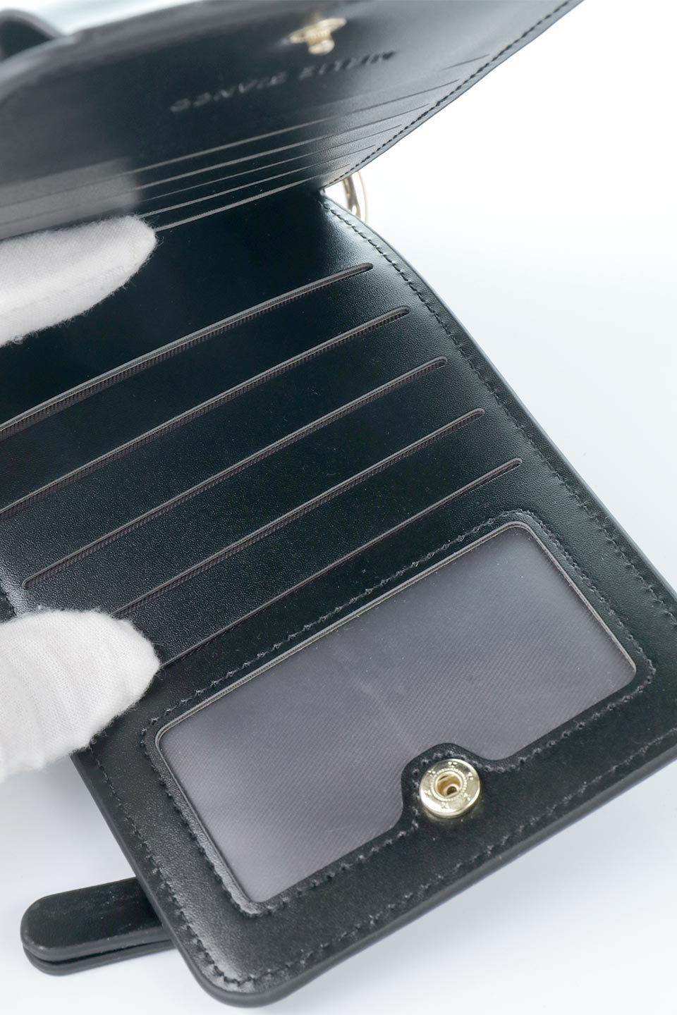 meliebiancoのTina(Black)財布機能付き・スマホショルダー/海外ファッション好きにオススメのインポートバッグとかばん、MelieBianco（メリービアンコ）のバッグやその他。斜め掛けが便利なお財布としても使えるスマホショルダー。iPhone13ProMaxまでの大きさのスマホに対応するケースに、ファスナー付きのコインポケットと10個のカードスロットがついています。/main-9