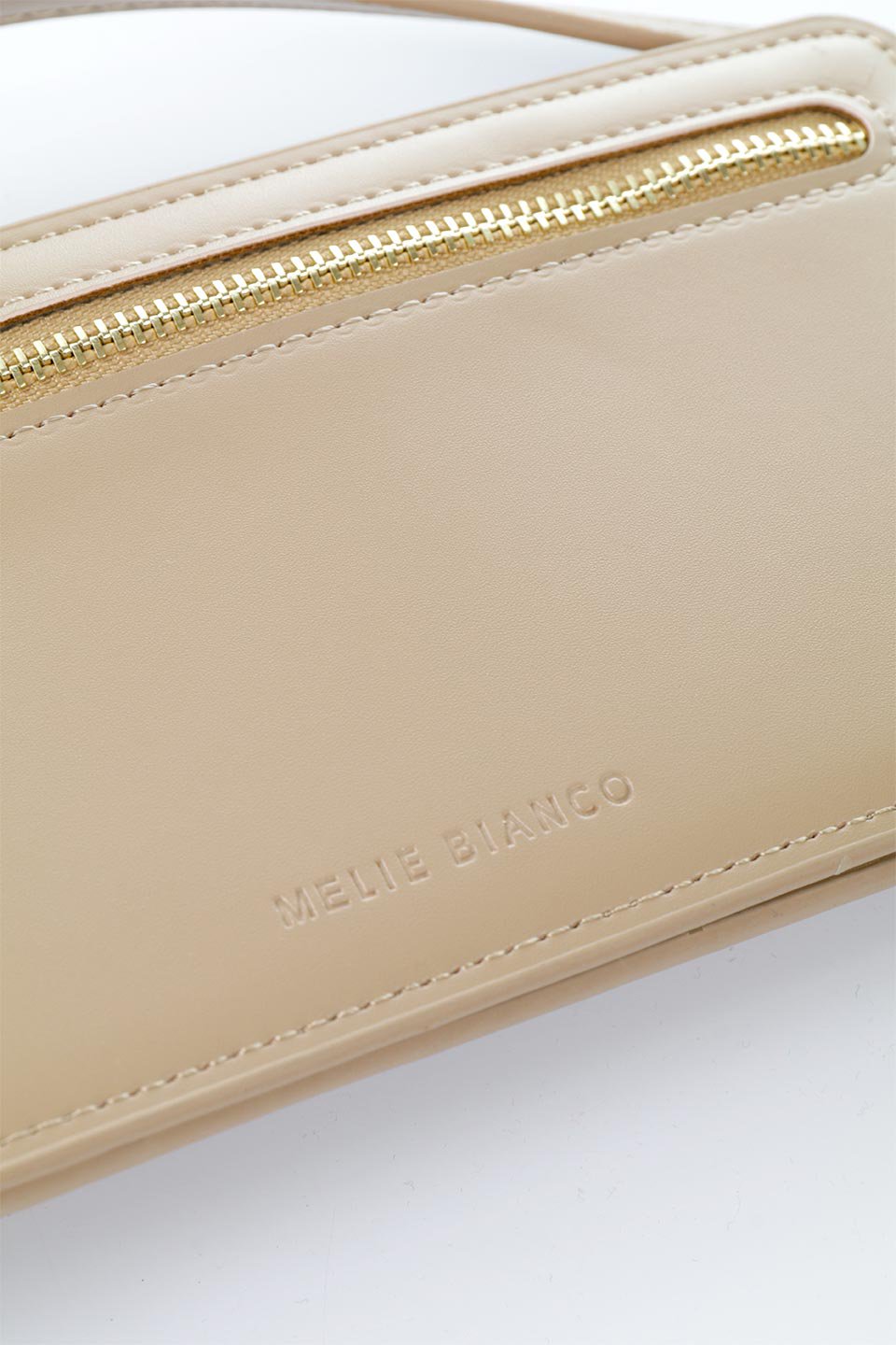 meliebiancoのTina(Nude)財布機能付き・スマホショルダー/海外ファッション好きにオススメのインポートバッグとかばん、MelieBianco（メリービアンコ）のバッグやその他。斜め掛けが便利なお財布としても使えるスマホショルダー。iPhone13ProMaxまでの大きさのスマホに対応するケースに、ファスナー付きのコインポケットと10個のカードスロットがついています。/main-7