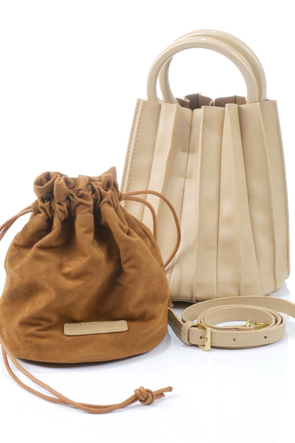 meliebiancoのLily(Tan)アコーディオンプリーツ・バケツバッグ/海外ファッション好きにオススメのインポートバッグとかばん、MelieBianco（メリービアンコ）のバッグやハンドバッグ。ビーガンレザーのアコーディオンプリーツが特徴のバケツ型バッグ。ハンドバッグとしてもストラップを付けてショルダーバッグとしても使用できます。/main-7