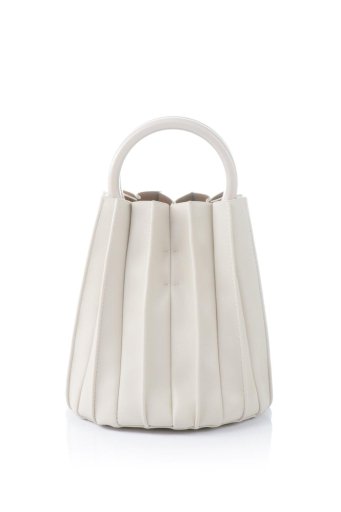 海外ファッションや大人カジュアルのためのインポートバッグ、かばんmelie bianco（メリービアンコ）のLily (Ivory) アコーディオンプリーツ・バケツバッグ