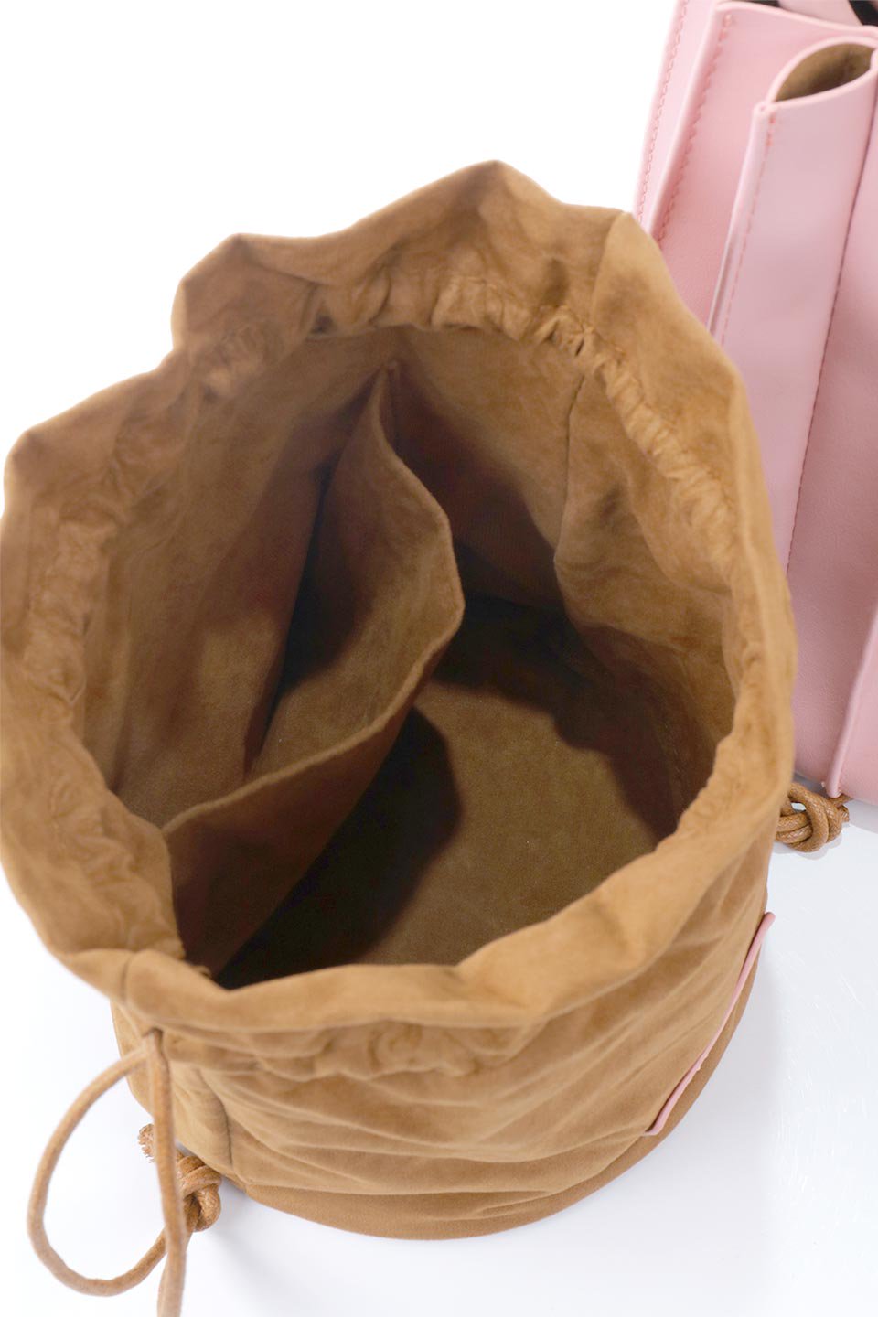 meliebiancoのLily(Pink)アコーディオンプリーツ・バケツバッグ/海外ファッション好きにオススメのインポートバッグとかばん、MelieBianco（メリービアンコ）のバッグやハンドバッグ。ビーガンレザーのアコーディオンプリーツが特徴のバケツ型バッグ。ハンドバッグとしてもストラップを付けてショルダーバッグとしても使用できます。/main-11