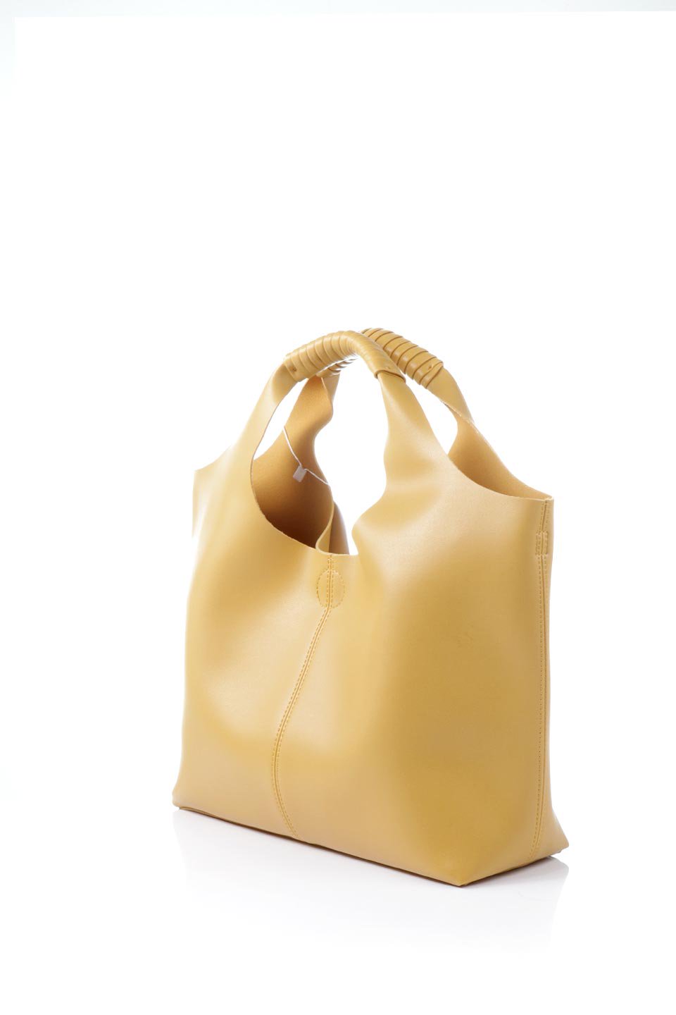 meliebiancoのLinda(Mango)プレミアムビーガンレザー・トートバッグ/海外ファッション好きにオススメのインポートバッグとかばん、MelieBianco（メリービアンコ）のバッグやトートバッグ。なめらかなプレミアムビーガンレザーを使用したスタイリッシュなトートバッグ。大小2つのポーチと、両手を使いたい時に便利なショルダーストラップ付き。/main-1