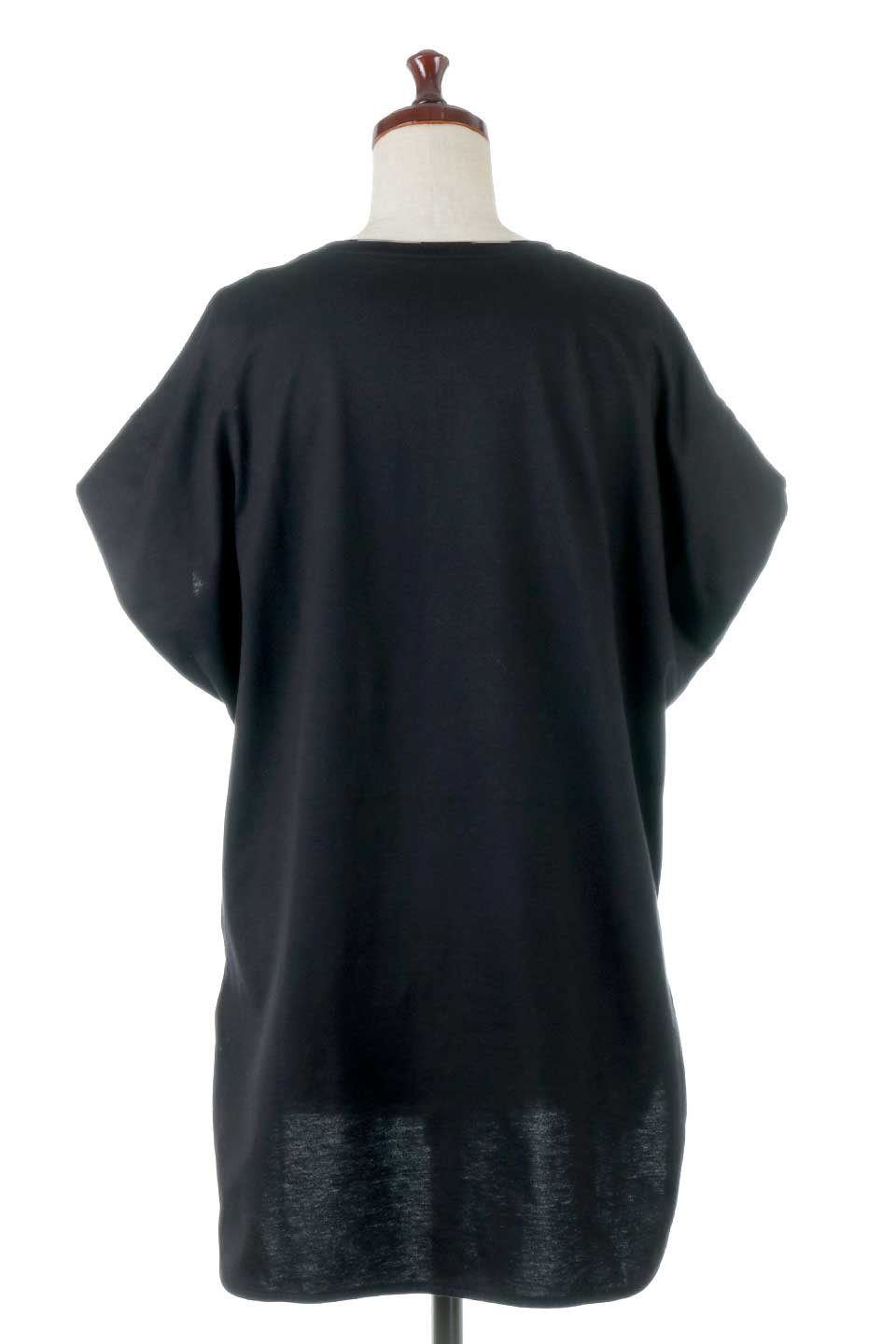 DesignedSleeveLongTeeデザインスリーブ・チュニックＴシャツ大人カジュアルに最適な海外ファッションのothers（その他インポートアイテム）のトップスやカットソー。腰まですっぽりと隠れる長めのチュニックTシャツ。チュニック丈でも前後差を付けることですっきりした印象です。/thumb-24