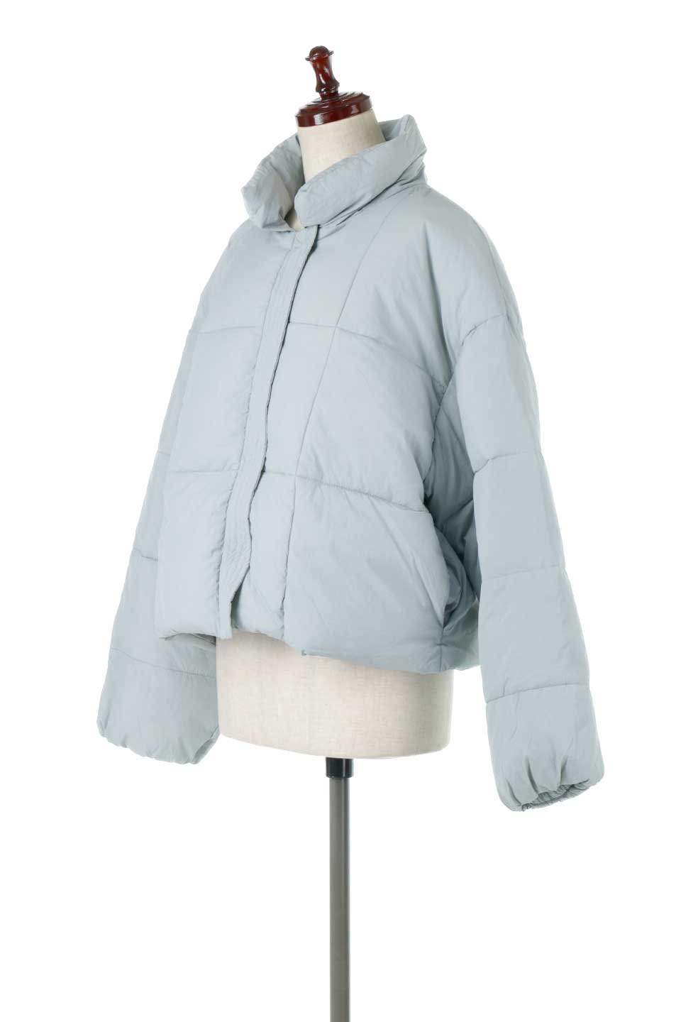 OversizedInsulationShortJacketファイバーダウン・ショートジャケット大人カジュアルに最適な海外ファッションのothers（その他インポートアイテム）のアウターやジャケット。ショート丈＆ビッグシルエットのファイバーダウンジャケット。ふかふかの中綿で風と寒さから守ってくれます。/main-1