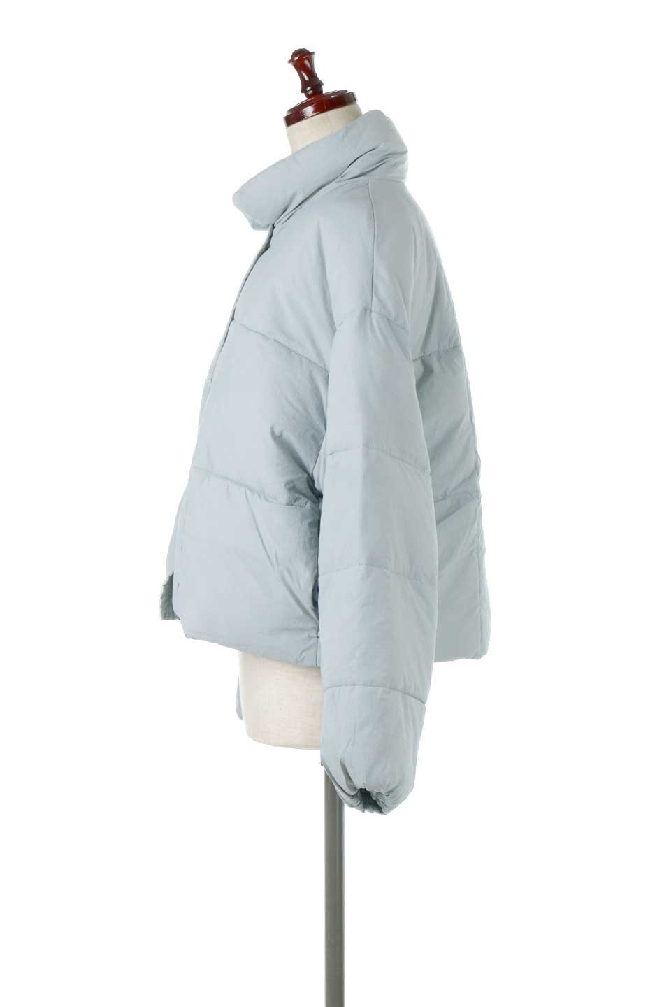 OversizedInsulationShortJacketファイバーダウン・ショートジャケット大人カジュアルに最適な海外ファッションのothers（その他インポートアイテム）のアウターやジャケット。ショート丈＆ビッグシルエットのファイバーダウンジャケット。ふかふかの中綿で風と寒さから守ってくれます。/main-2