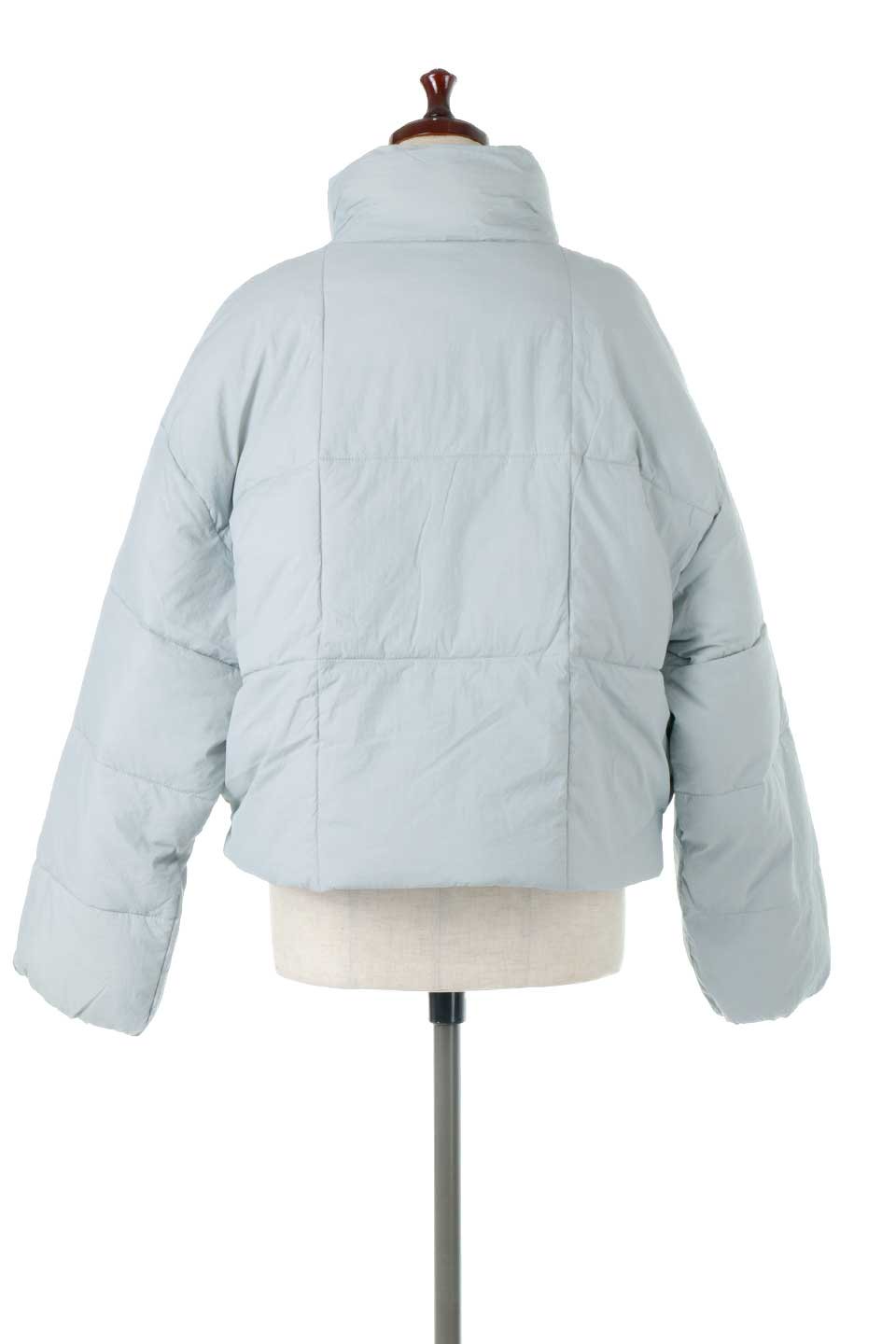 OversizedInsulationShortJacketファイバーダウン・ショートジャケット大人カジュアルに最適な海外ファッションのothers（その他インポートアイテム）のアウターやジャケット。ショート丈＆ビッグシルエットのファイバーダウンジャケット。ふかふかの中綿で風と寒さから守ってくれます。/main-4