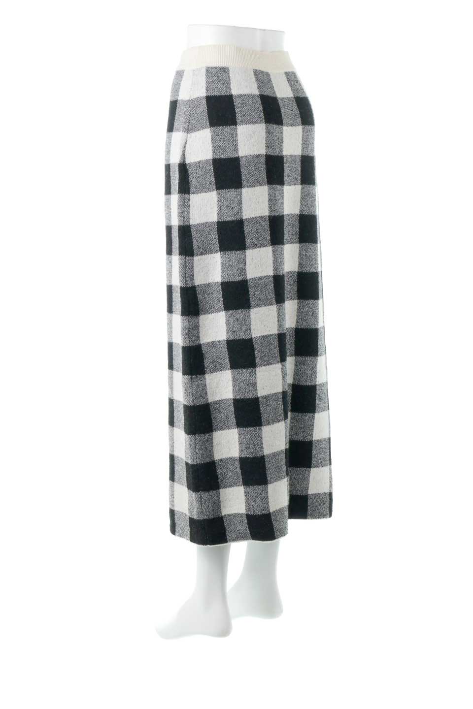 BuffaloCheckJaquartKnitSkirtバッファローチェック・ニットスカート大人カジュアルに最適な海外ファッションのothers（その他インポートアイテム）のボトムやスカート。明るいカラーリングが可愛いバッファローチェックのニットスカート。ジャカード織りの程よい厚さで秋〜春まで楽しめるスカートです。/main-8