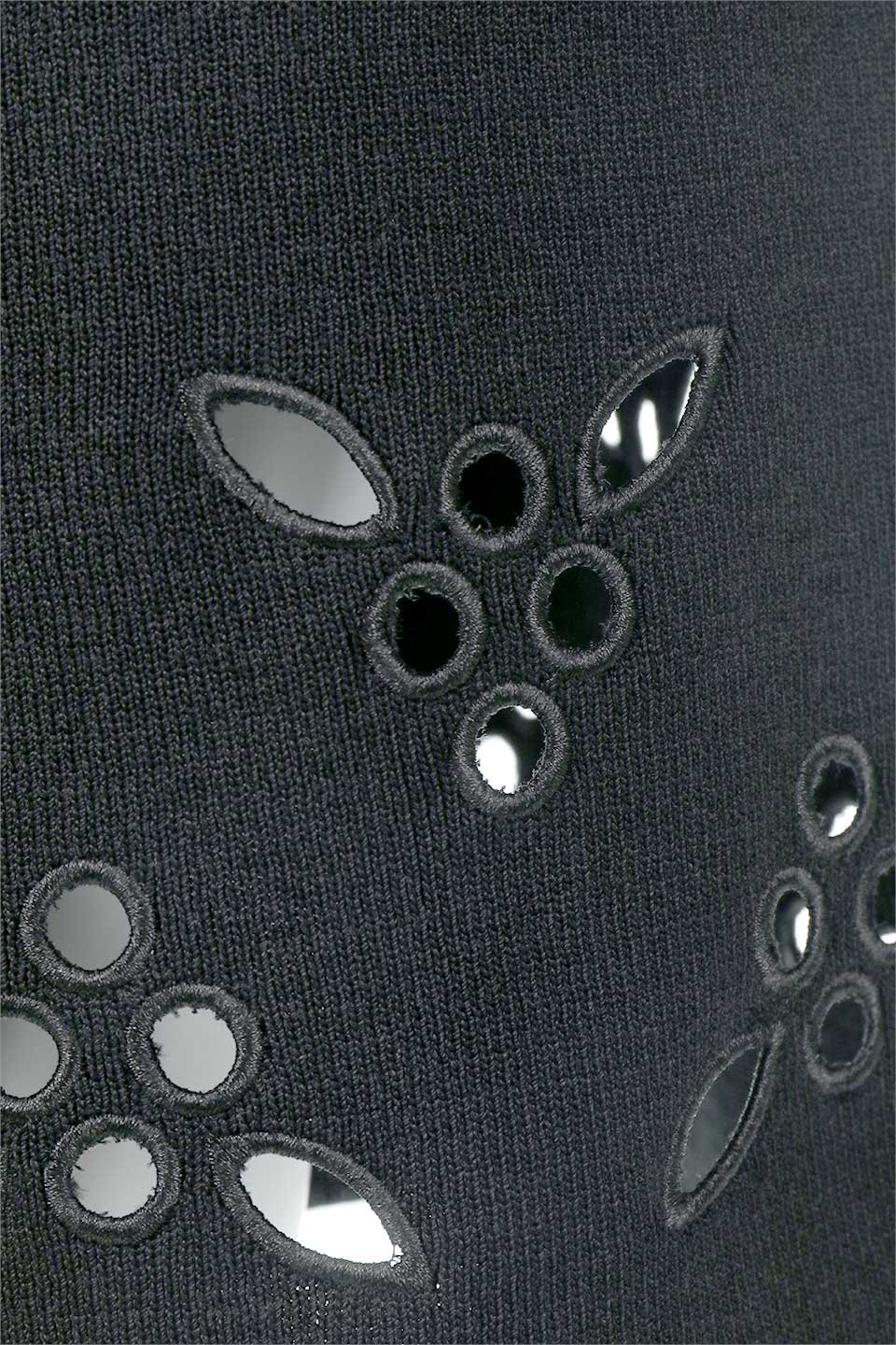 HoleEmbroideredKnitTopホール刺繍・ニットパンツ大人カジュアルに最適な海外ファッションのothers（その他インポートアイテム）のボトムやパンツ。トップスと同素材でセットアップ対応のニットパンツ。ゆるみすぎない程よい太めのフォルムで素肌が覗く軽快なアクセントガス的なアイテムです。/thumb-11