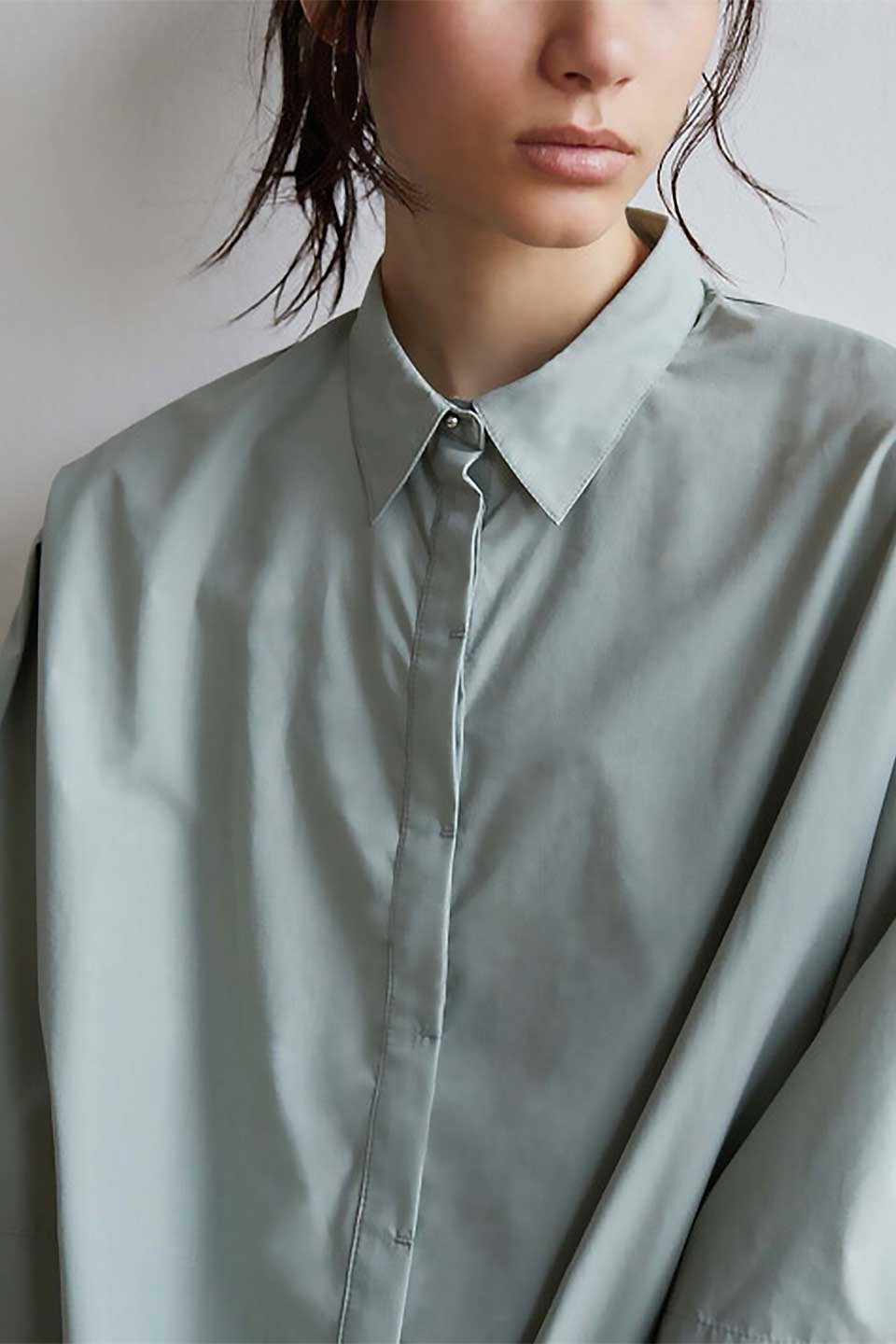 FlareHalfSleeveShirtsフレアスリーブ・五分袖シャツ大人カジュアルに最適な海外ファッションのothers（その他インポートアイテム）のトップスやシャツ・ブラウス。春夏に着たい半袖シャツをフレアスリーブにしたアイテム。サラッとしてなめらかな質感のシャツ生地を使用。/main-23