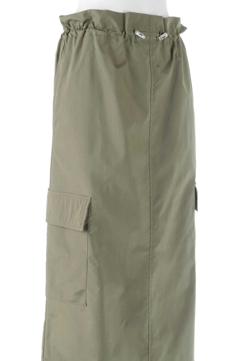 MilitaryStyleVenetianSkirtベネシャン・カーゴスカート大人カジュアルに最適な海外ファッションのothers（その他インポートアイテム）のボトムやスカート。上品な光沢感が魅力的なベネシャン素材を使用したカーゴスカート。サイドポケットとウエストのドローコードがカジュアルな印象が◎。/thumb-16