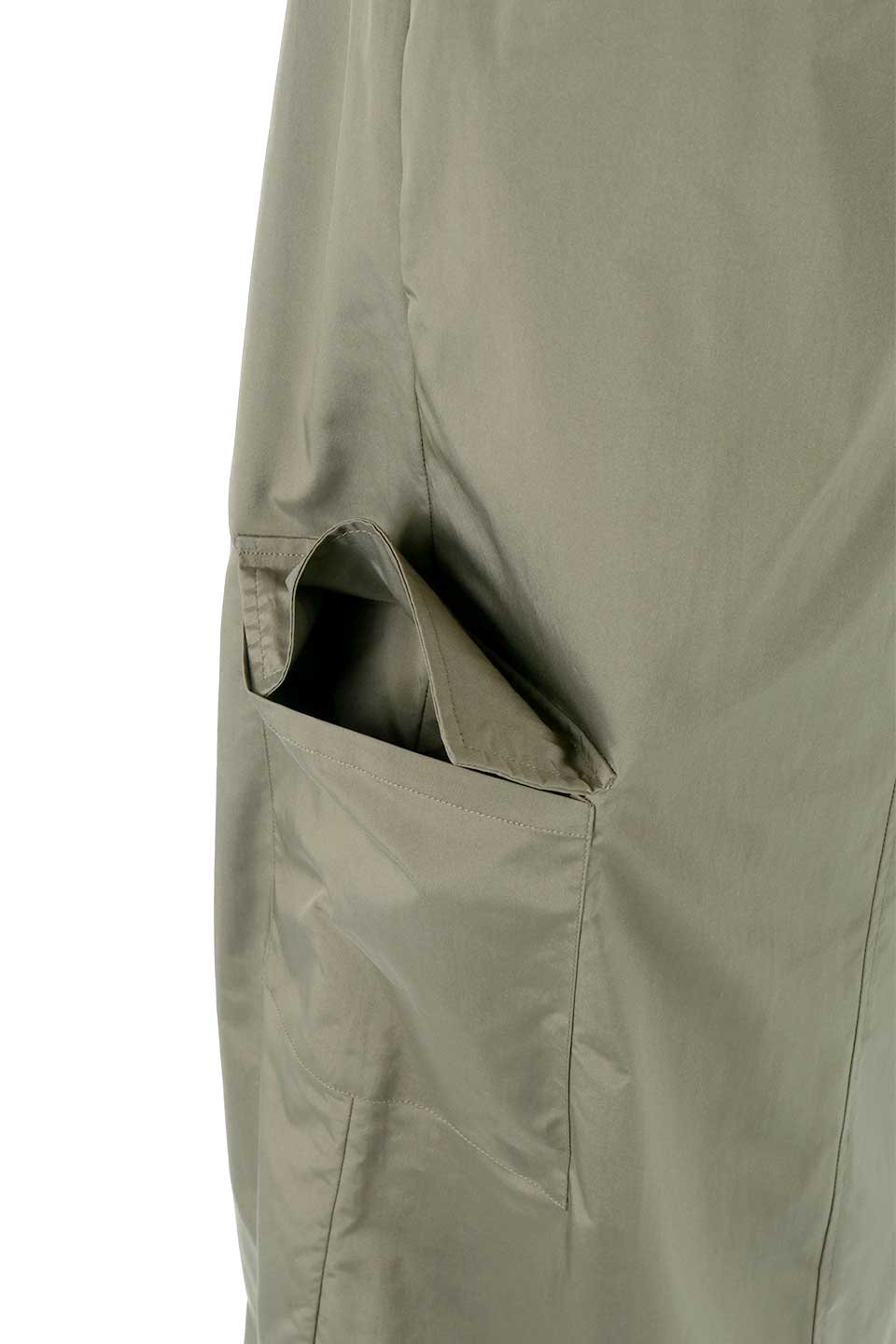 MilitaryStyleVenetianSkirtベネシャン・カーゴスカート大人カジュアルに最適な海外ファッションのothers（その他インポートアイテム）のボトムやスカート。上品な光沢感が魅力的なベネシャン素材を使用したカーゴスカート。サイドポケットとウエストのドローコードがカジュアルな印象が◎。/thumb-18