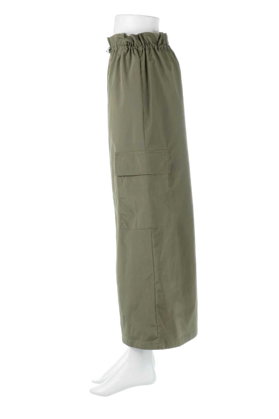 MilitaryStyleVenetianSkirtベネシャン・カーゴスカート大人カジュアルに最適な海外ファッションのothers（その他インポートアイテム）のボトムやスカート。上品な光沢感が魅力的なベネシャン素材を使用したカーゴスカート。サイドポケットとウエストのドローコードがカジュアルな印象が◎。/thumb-2