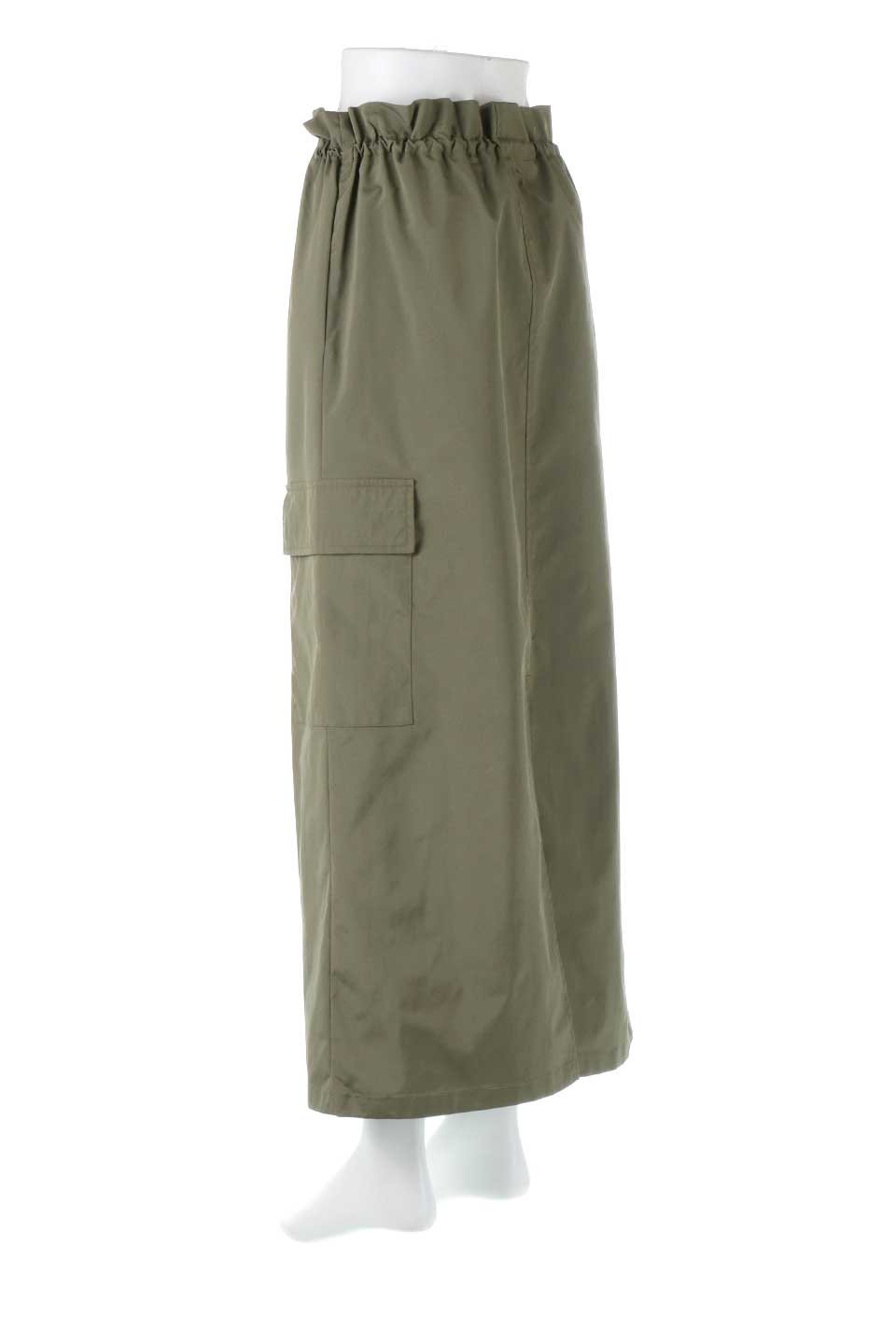 MilitaryStyleVenetianSkirtベネシャン・カーゴスカート大人カジュアルに最適な海外ファッションのothers（その他インポートアイテム）のボトムやスカート。上品な光沢感が魅力的なベネシャン素材を使用したカーゴスカート。サイドポケットとウエストのドローコードがカジュアルな印象が◎。/thumb-3