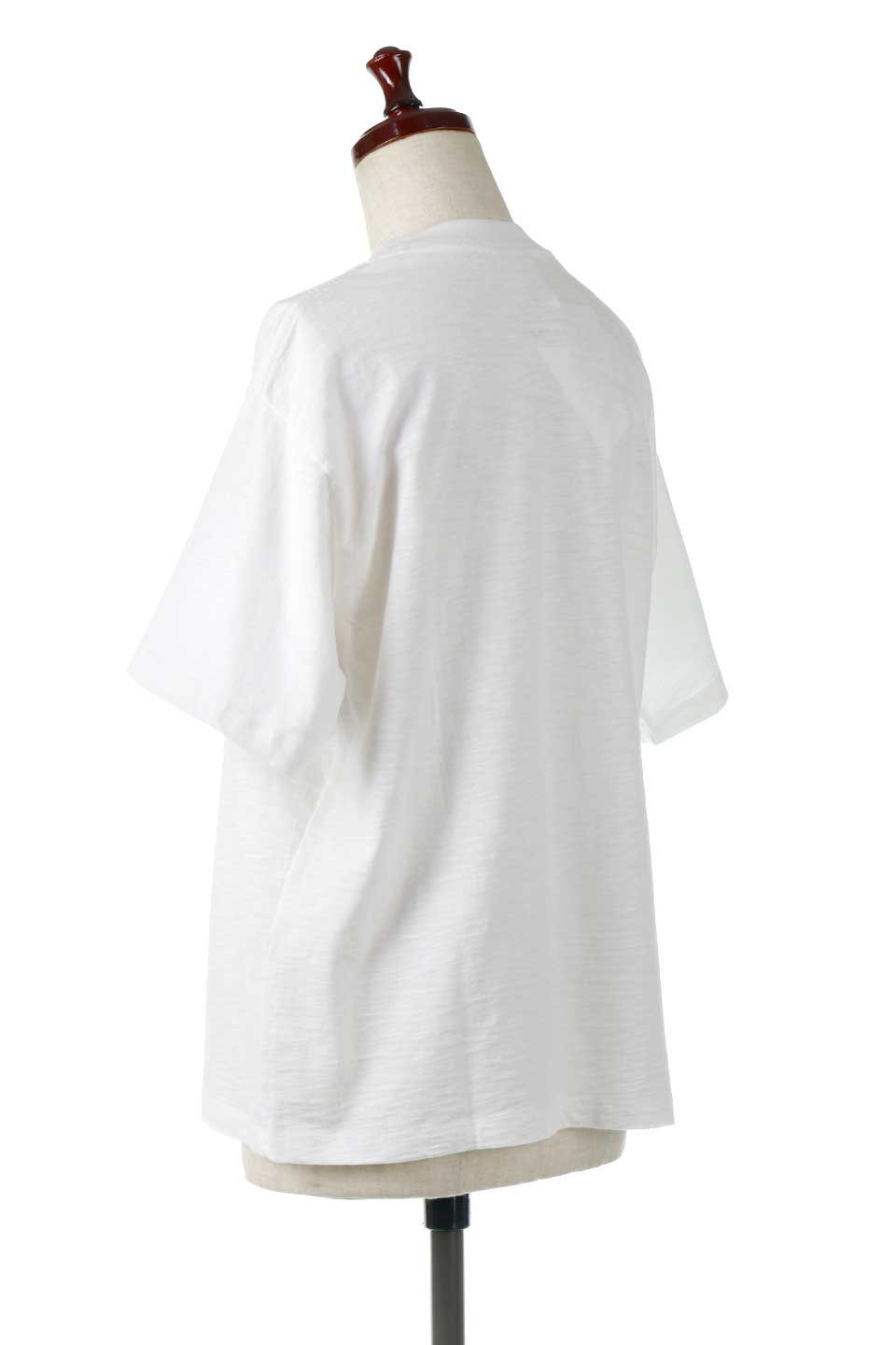 SlubCottonCrackPrintedTeeソフトスラブ・クラックプリントＴシャツ大人カジュアルに最適な海外ファッションのothers（その他インポートアイテム）のトップスやＴシャツ。ムラ感のあるスラブ糸を丁寧に編み上げたソフトな生地を使用したTシャツ。柔らかく表面に凹凸があるので汗をかく時期でも快適なアイテムです。/thumb-3